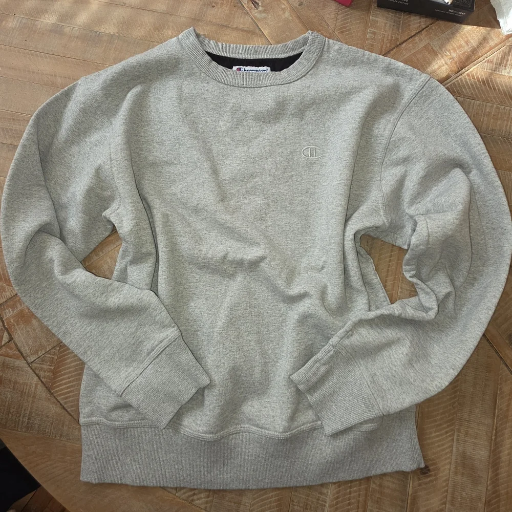 ☆Champion Men's Gray Sweater☆ - Picture 2 of 2